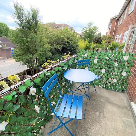 Redhill Town Centre 3 Bed House Near Gatwick Airport, Easy Commute To London 아파트 외부 사진