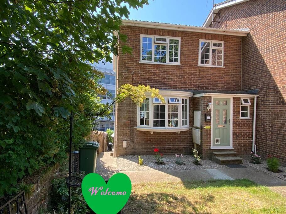 Redhill Town Centre 3 Bed House Near Gatwick Airport, Easy Commute To London 아파트 외부 사진