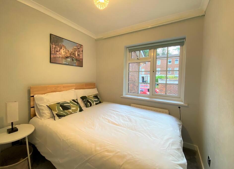 Redhill Town Centre 3 Bed House Near Gatwick Airport, Easy Commute To London 아파트 외부 사진