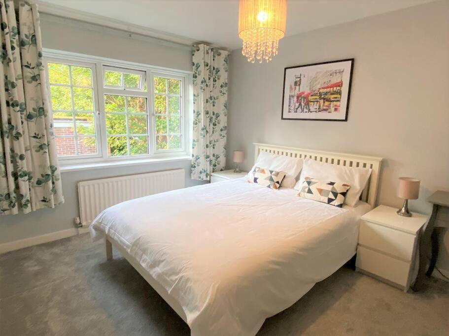 Redhill Town Centre 3 Bed House Near Gatwick Airport, Easy Commute To London 아파트 외부 사진