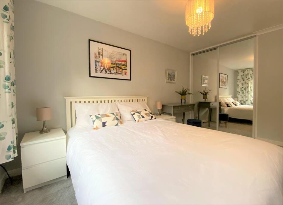 Redhill Town Centre 3 Bed House Near Gatwick Airport, Easy Commute To London 아파트 외부 사진