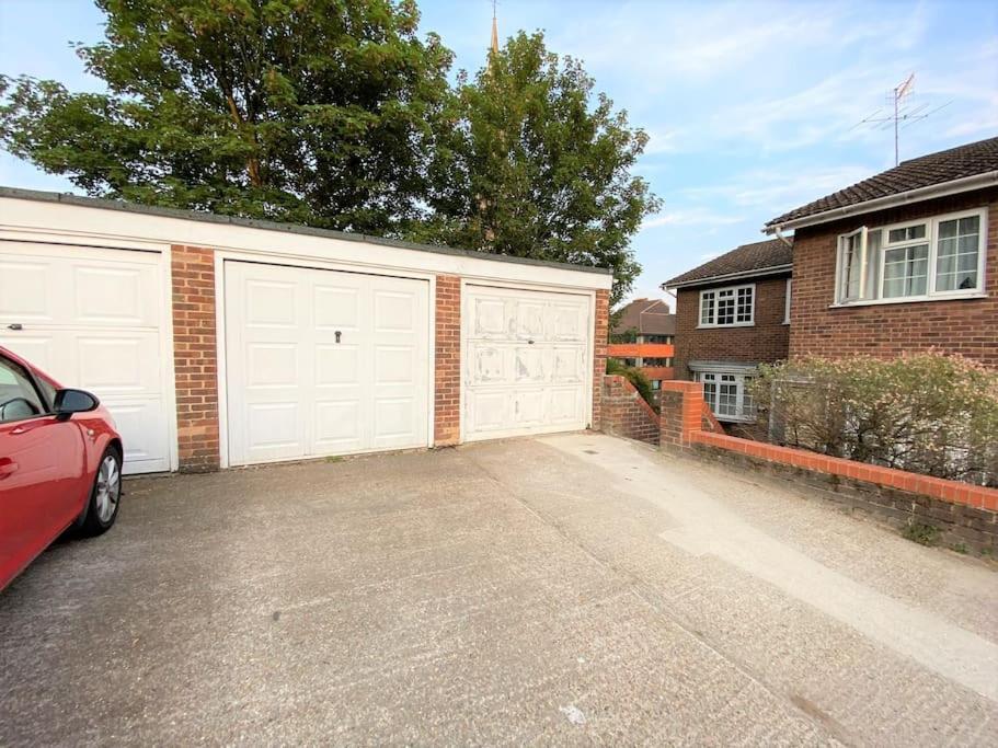 Redhill Town Centre 3 Bed House Near Gatwick Airport, Easy Commute To London 아파트 외부 사진