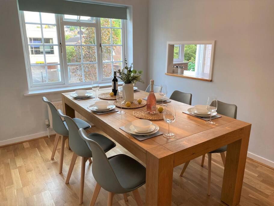 Redhill Town Centre 3 Bed House Near Gatwick Airport, Easy Commute To London 아파트 외부 사진