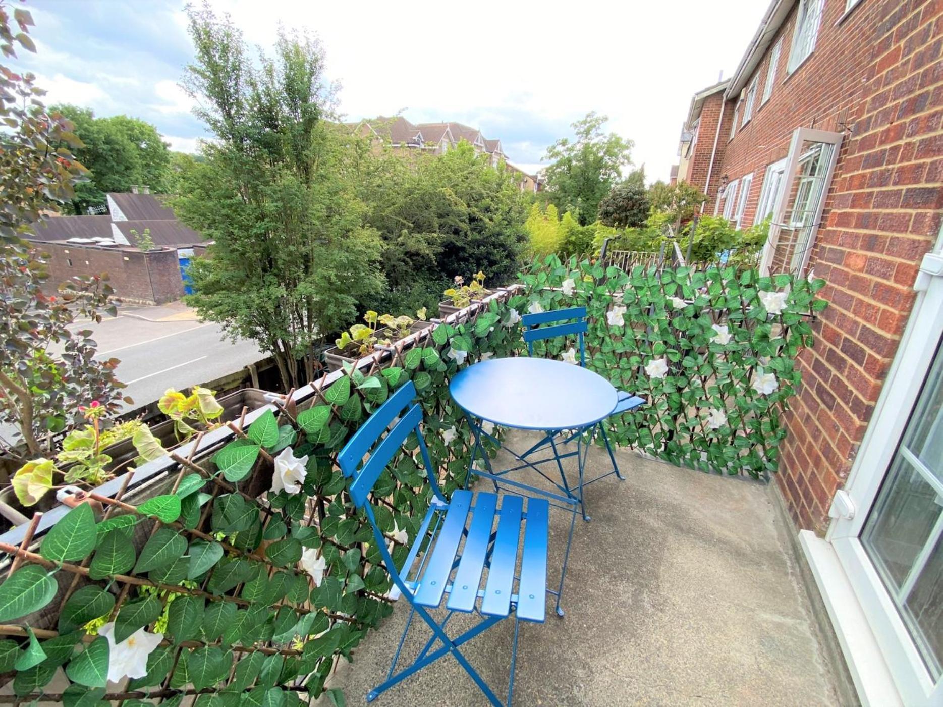 Redhill Town Centre 3 Bed House Near Gatwick Airport, Easy Commute To London 아파트 외부 사진